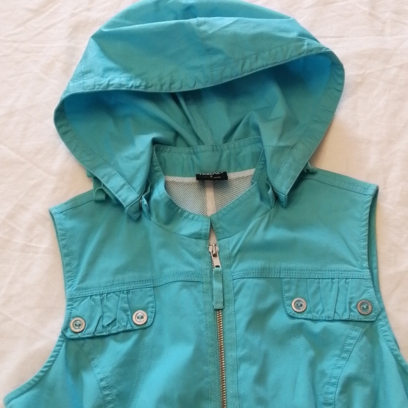 Tribal full zip hooded safari vest with belt - Picture 3 of 6